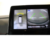 空から見たような映像で駐車ができるアラウンドビューモニター。ひと目でわかるセンサーに前後の衝突被害軽減ブレーキ付き。