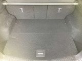 リアシートは4:2:4の分割可倒になっておりますので、お荷物の用途に合わせてアレンジすることが出来ます☆6:4とは違い真ん中だけを倒すことも可能ですので、長いものを積むのも楽々です★