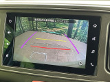 【バックカメラ】駐車時に後方がリアルタイム映像で確認できます。大型商業施設や立体駐車場での駐車時や、夜間のバック時に大活躍!運転スキルに関わらず、今や必須となった装備のひとつです!