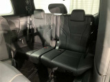 広々とした後部座席です♪気になるキズや汚れなどなく良好な状態です。