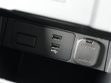 フルセグTVチューナーとUSB接続ポートを装備しています。スマートフォンやミュージックプレーヤーなどの接続に最適です。もちろんブルートゥース接続にも対応しています!