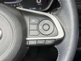 【ステアリングスイッチ右】手を離さずに様々な操作が可能です。