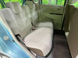 後部座席も気になるようなキズ・汚れやへたり等、大きなダメージはなく、良好な状態です。