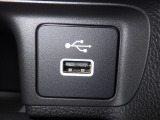 USBポートでゲームや動画も車内で楽しめる!お気に入りのコンテンツをいつでもどこでも満喫して、レジャーシーンがもっと盛り上がりますね☆