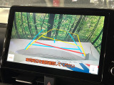 【バックカメラ】駐車時に後方がリアルタイム映像で確認できます。大型商業施設や立体駐車場での駐車時や、夜間のバック時に大活躍!運転スキルに関わらず、今や必須となった装備のひとつです!