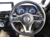 運転が楽しくなる明るく開放的な運転席まわりです。