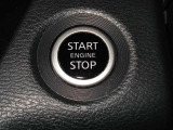 使い勝手の良いプッシュエンジンスターター装備♪鍵をカバンやポケットなどから取り出さずにエンジンを始動出来ます☆鍵を回す必要も探す必要もございません!