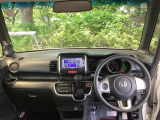 フロントガラスが大きく、ワイドな視界で運転もしやすくなるように、設計されています。