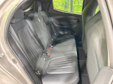 後部座席も気になるようなキズ・汚れやへたり等、大きなダメージはなく、良好な状態です。