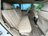 後部座席も気になるようなキズ・汚れやへたり等、大きなダメージはなく、良好な状態です。