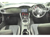 スポーティシート。高いホールド性で運転姿勢が安定。