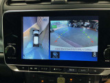 【アラウンドビューモニター】周囲を見渡せる映像で、スムースな駐車をサポートします