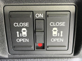 【両側パワースライドドア】スマートキーや運転席のスイッチで後席両側スライドドアの開閉が可能♪電動だから力を入れてドアを開ける必要が無く、小さなお子様でも簡単に開け閉めでき快適です♪