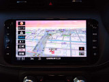 日産純正9インチメモリーナビ(MM321D-L)装備、NissanConnectマイカーアプリ対応、オペレーター通話や音声対話検索、スマホアプリと連動などに対応した高機能ナビ。