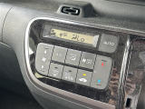 【オートエアコン】車内温度を感知して自動で温度調整をしてくれるのでいつでも快適な車内空間を創り上げます。