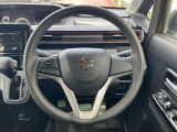 インテリアに合わせたデザインのステアリングは、運転される方のことも考え、運転しやすい形状、大きさです。是非一度、実際に触ってお確かめください。