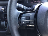 【ステリモ】ステアリングリモコンスイッチにてオーディオ操作可能となっております。運転にも集中できます。