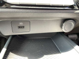 USBポートも付いております。