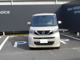 ヘッドライトの上向き下向きを自動で切り替えてくれます。対向車や前方の車にも迷惑をかけにくくなります。