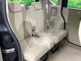 後部座席も気になるようなキズ・汚れやへたり等、大きなダメージはなく、良好な状態です。