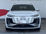 Audiの象徴であるシングルフレームグリルをよりワイドで低くシャープなデザインとすることでワイド&ローのフォルムを協調しています。