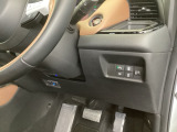 左側に高速で便利なETCがあり、横滑りを防ぐVSAなどのスイッチは、運転席の右側、手の届きやすい位置にあります。