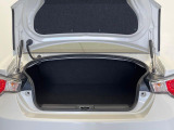 積み下ろしのしやすいデッキにはたっぷりと荷物を積み込んでいただけます。遊びから仕事まで、様々なシーンで頼れます♪