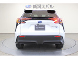 ワイド感を強調した横一文字のラインと、奥行き感を見せるルーバーとの組み合わせによってコンビランプを形成。こちらもソルテラのオリジナルデザイン。