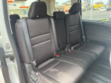 後部座席も気になるようなキズ・汚れやへたり等、大きなダメージはなく、良好な状態です。