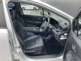 運転席もこの広さで乗り降りに便利!