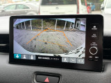 バックで駐車するのは苦手・・・。というそんなあなたでもご安心していただけるハズ!!安心のバックモニター付です☆リアカメラは切り替えが可能。状況に合わせて3つの視点が選べ後退時の安心感を高めます。