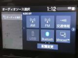 Bluetooth(ブルートゥース)接続機能付き。スマートフォンなどからお気に入りの音楽をワイヤレス再生できます。ドライブがさらに楽しくなりますね。