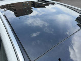 メルセデス・ベンツの定める厳しい基準をクリアしたお車のみをご案内させて頂きます。納車前整備はメーカー規定に基づき100項目以上にも及ぶ点検を熟練のメカニックによって行いご納車させて頂きます。