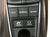 ドライブモードは走りの穏やかな順から「エコ」「ノーマル」「スポーツ」等が選べます。車種によりアクセルレスポンスやステアリングの重さ、エアコンの利き具合等が違います。
