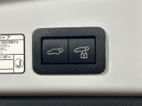 【パワーバックドア】スマートキーや運転席のボタンを押すだけでリアゲートが自動で開閉します!荷物を持っている時や、高い位置にあるバックドアを閉める際に便利な機能です♪