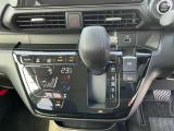 ブレーキを踏んで停止すると、ブレーキペダルから、足を離してもブレーキ力をキープしてくれるので、足の疲れが緩和出来る、オートブレーキホールド付き。