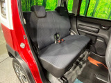 後部座席も気になるようなキズ・汚れやへたり等、大きなダメージはなく、良好な状態です。