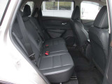 後部座席もゆったりとした空間を確保しております。