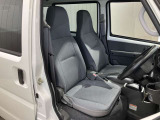 【運転席&助手席シートヒーター】背面と座面、両方から体を直接温めるので、冬場でも快適に運転ができます!