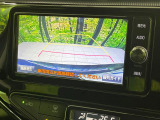 【バックカメラ】駐車時に後方がリアルタイム映像で確認できます。大型商業施設や立体駐車場での駐車時や、夜間のバック時に大活躍!運転スキルに関わらず、今や必須となった装備のひとつです!