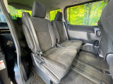 後部座席も気になるようなキズ・汚れやへたり等、大きなダメージはなく、良好な状態です。