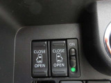運転席からもスイッチ1つでリヤドアを開閉する事ができます。