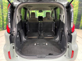 普段のお買い物や通勤、送迎等に十分な荷室スペースを確保しております。セカンドシートを倒すと、大きな荷物の積載も可能です♪