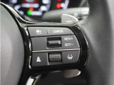 ◆アダプティブクルーズコントロール◆予め設定した車速内でクルマが自動的に加減速。前走車との適切な車間距離を維持しながら追従走行します。【LKAS】車線維持支援システムでステアリング操作を支援。