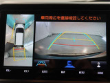 パノラミックビューモニター付きです。車両を上から見たような映像をモニター画面に表示。運転席からの目視では見にくい、車両周辺の状況をリアルタイムでしっかり確認できます。