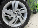【純正16インチアルミホイール】外観にマッチした純正アルミホイールを装着しております。各種社外アルミホイールや、スタッドレスタイヤも取扱いしております。是非ご相談ください♪