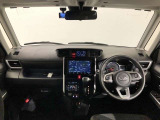 シンプルながら機能性あふれる運転席廻りです。視界性もよく、運転しやすいですよ。
