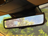 【デジタルインナーミラー】後席の大きな荷物や同乗者で後方が確認しづらい時でも安心!カメラが撮影した車両後方の映像をルームミラー内に表示。クリアな視界で状況の確認が可能です!