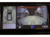 全方位モニターは慣れない場所でも周囲の状況を確認しながら駐車出来ます。フロントモニターがあると、小さな子供がしゃがんでいたりしていても発見しやすく、前方駐車や車の停止線の確認のサポートにもなります。