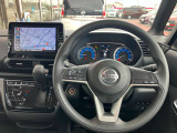 使いやすく安全な操作性と良好な視界を実現した運転席!